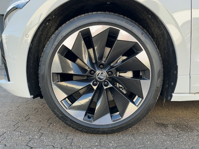 Skoda Enyaq AHK Navi ACC Virt LED PDC