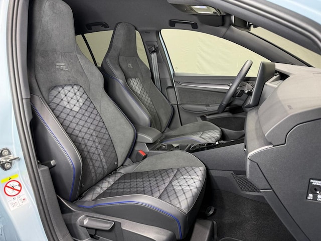 Volkswagen Golf 1.5 eTSI DSG R-Line