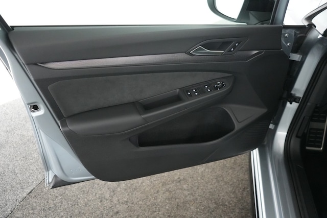 Volkswagen Golf 1.5 eTSI DSG Golf VIII R-Line