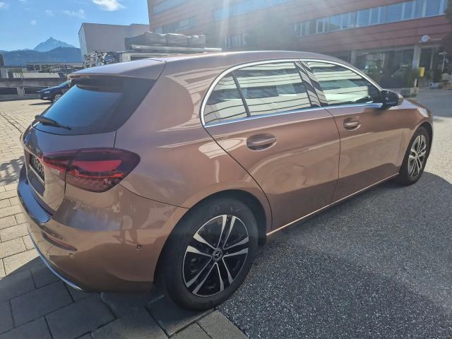 Mercedes-Benz A 180 A 180 Aut. Neuwertig-LED-NAVI-Teilleder-Rosegold!