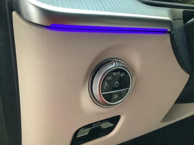 Mercedes-Benz C 180 AVANTGARDE Sedan