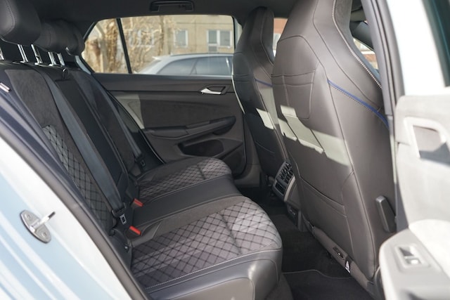 Volkswagen Golf 1.5 eTSI Golf VIII R-Line