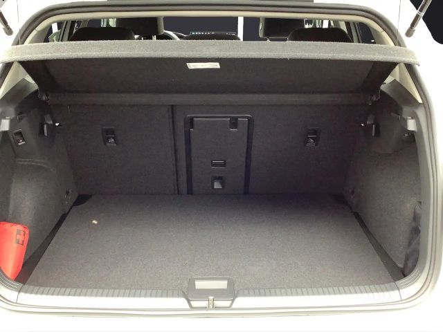 Volkswagen Golf TSI LED Pano AHK ACC SHZ App PDC