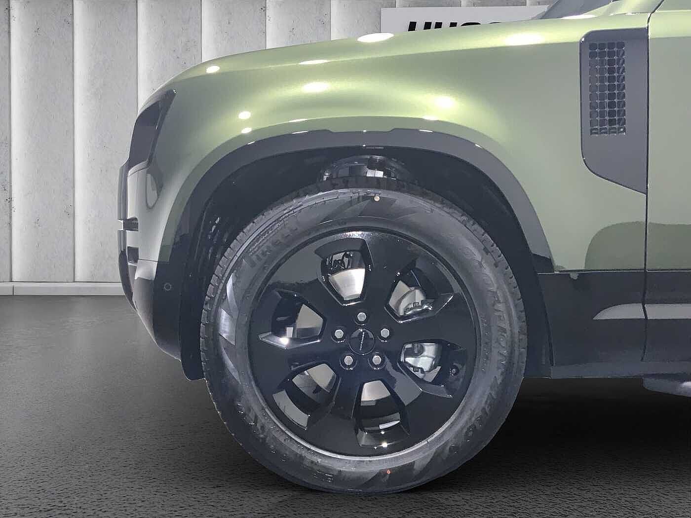 Land Rover Defender 110 Dynamic SE