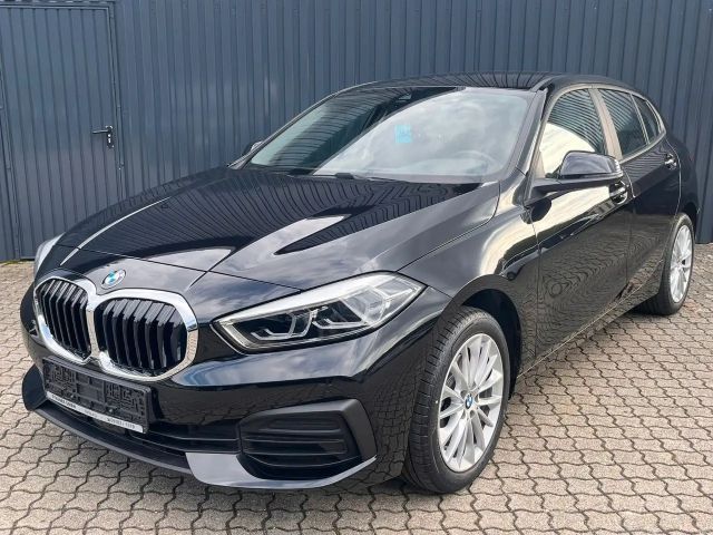BMW 118 118i 5-deurs Sedan