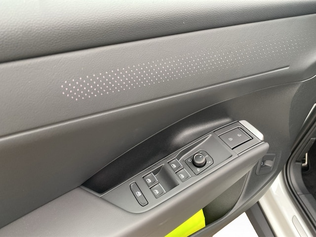 Volkswagen T-Roc 1.5 eTSI DSG IQ.Drive R-Line