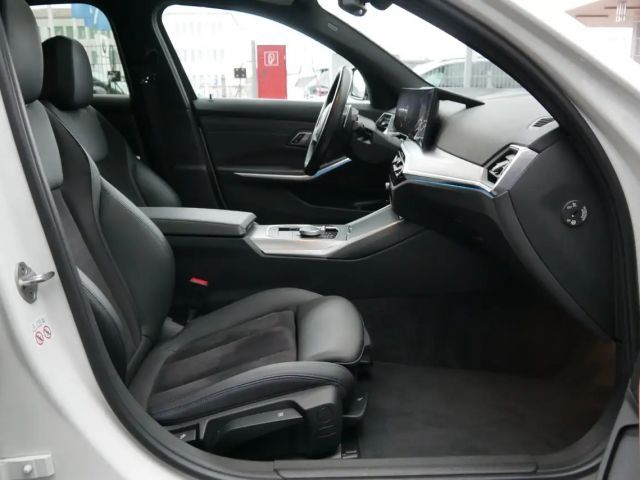 BMW 330 330e M-Sport Sedan xDrive