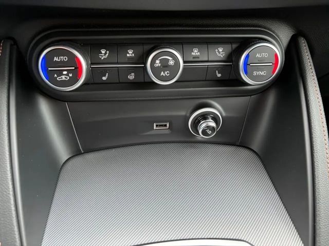 Alfa Romeo Stelvio AT8 Q4