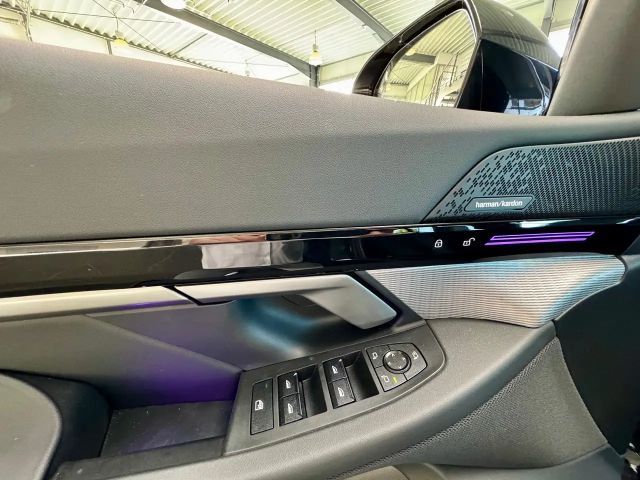 BMW 520 520d M-Sport Sedan