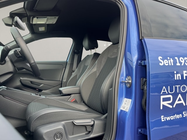 Volkswagen T-Roc 1.5 eTSI DSG R-Line