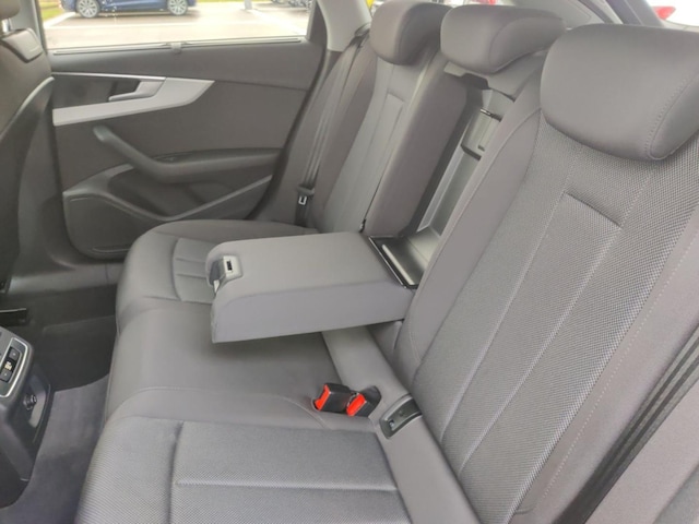 Audi A4 30 TDI Avant S-Tronic