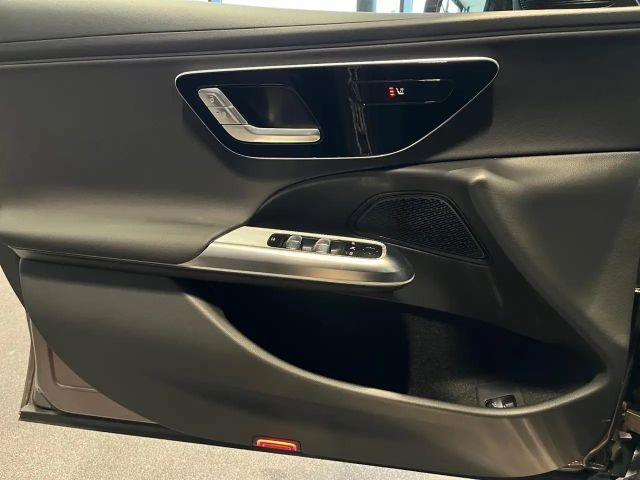 Mercedes-Benz E 200 AVANTGARDE E 200 d Estate