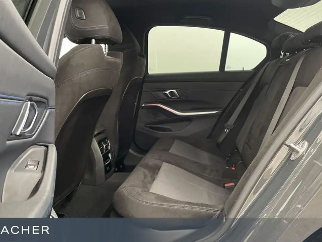 BMW 320 320i M-Sport Sedan