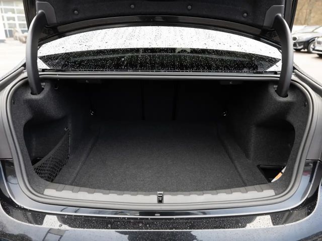 BMW 320 320i M-Sport Sedan