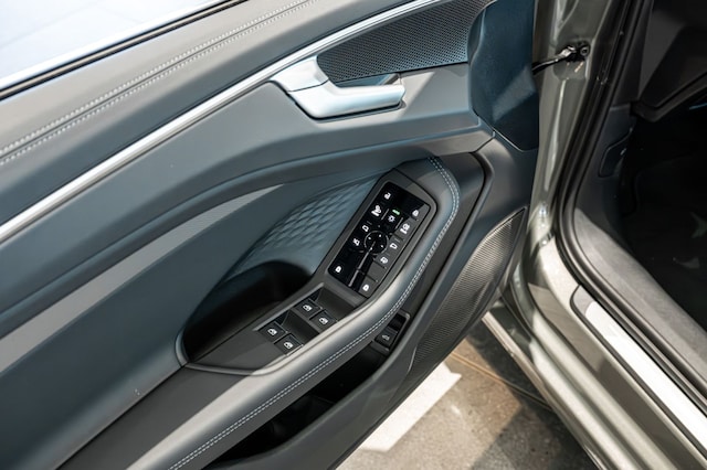 Audi A6 Avant Quattro S-Tronic