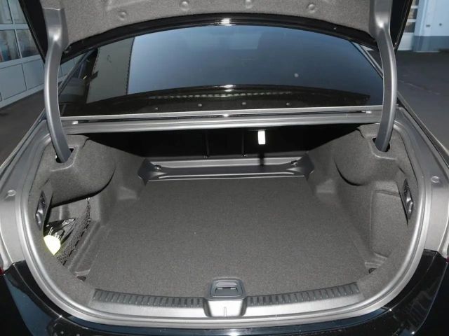 Mercedes-Benz E 220 AMG Line E 220 d Sedan