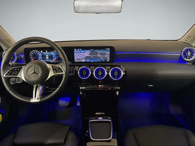 Mercedes-Benz A 180 Limousine PTS Cam Navi Wide AHK LED SHZ