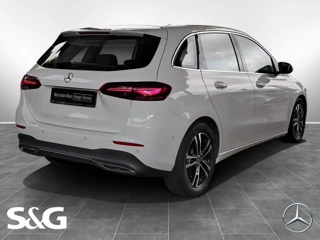 Mercedes-Benz B 200 Sedan