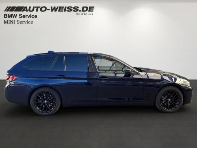 BMW 530 xe LASER+LEDER+HUD+ACC+PANO+DAB+BT+MFL+AHK+
