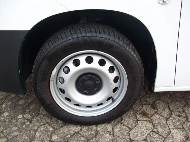 Opel Combo E 1.2 Cargo XL Holzboden Anhängerkupplung