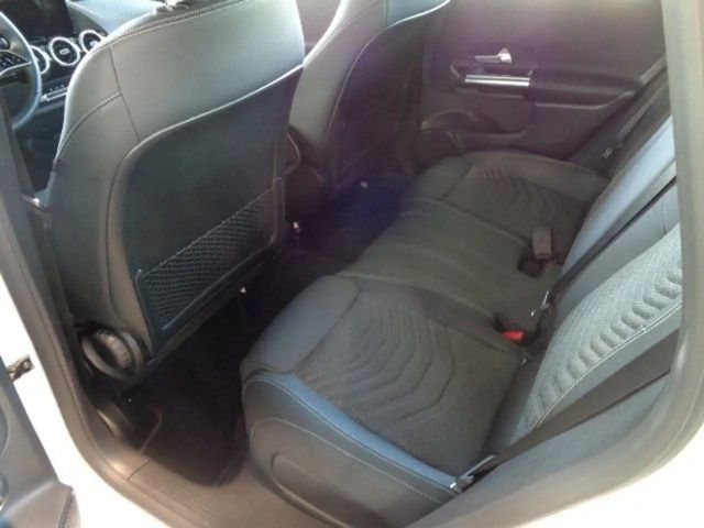 Mercedes-Benz B 180 KAMERA,LED,NAVI,NP:44.095,-