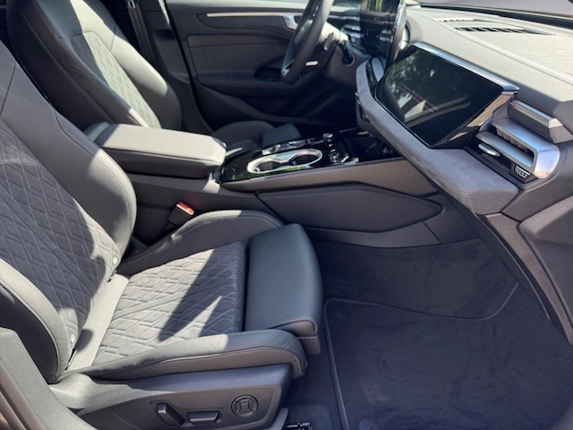 Audi A6 Avant Quattro S-Tronic