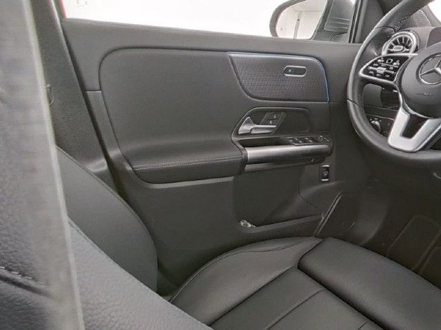 Mercedes-Benz EQA 300 4MATIC