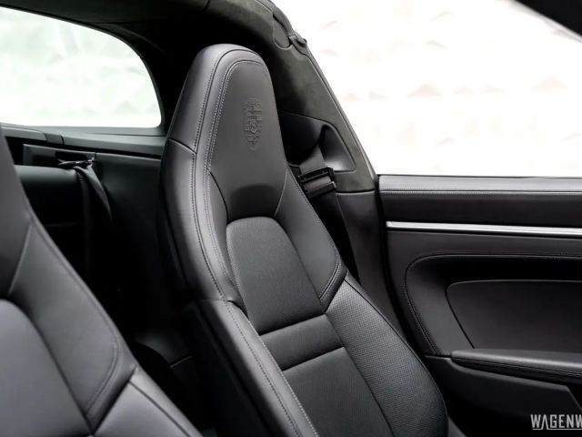 Porsche 992 4 Cabrio Targa