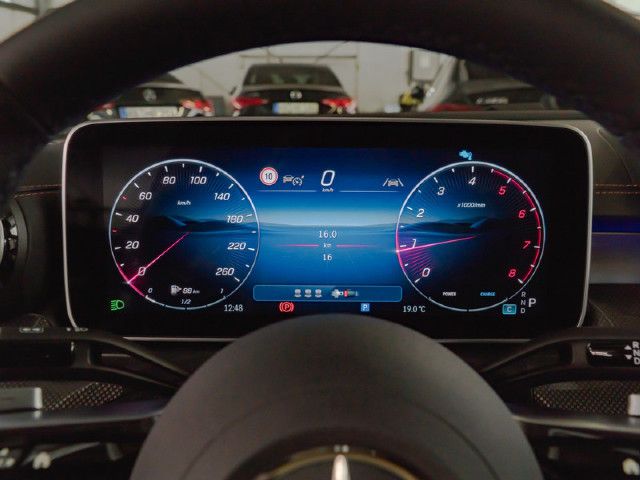 Mercedes-Benz C 200 AMG Line Sedan