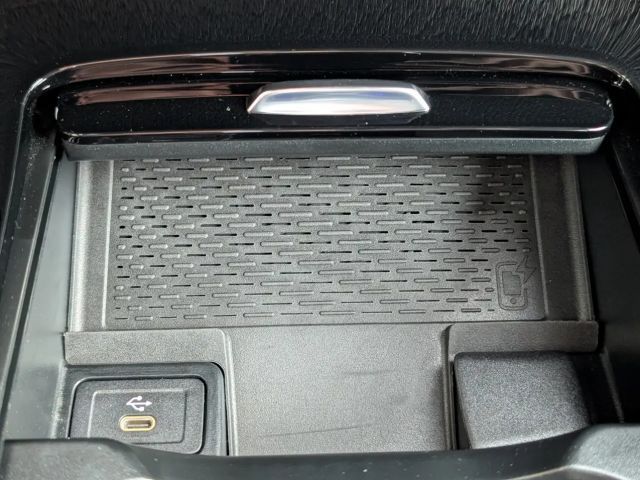 Mercedes-Benz B 180 AMG Line Sedan