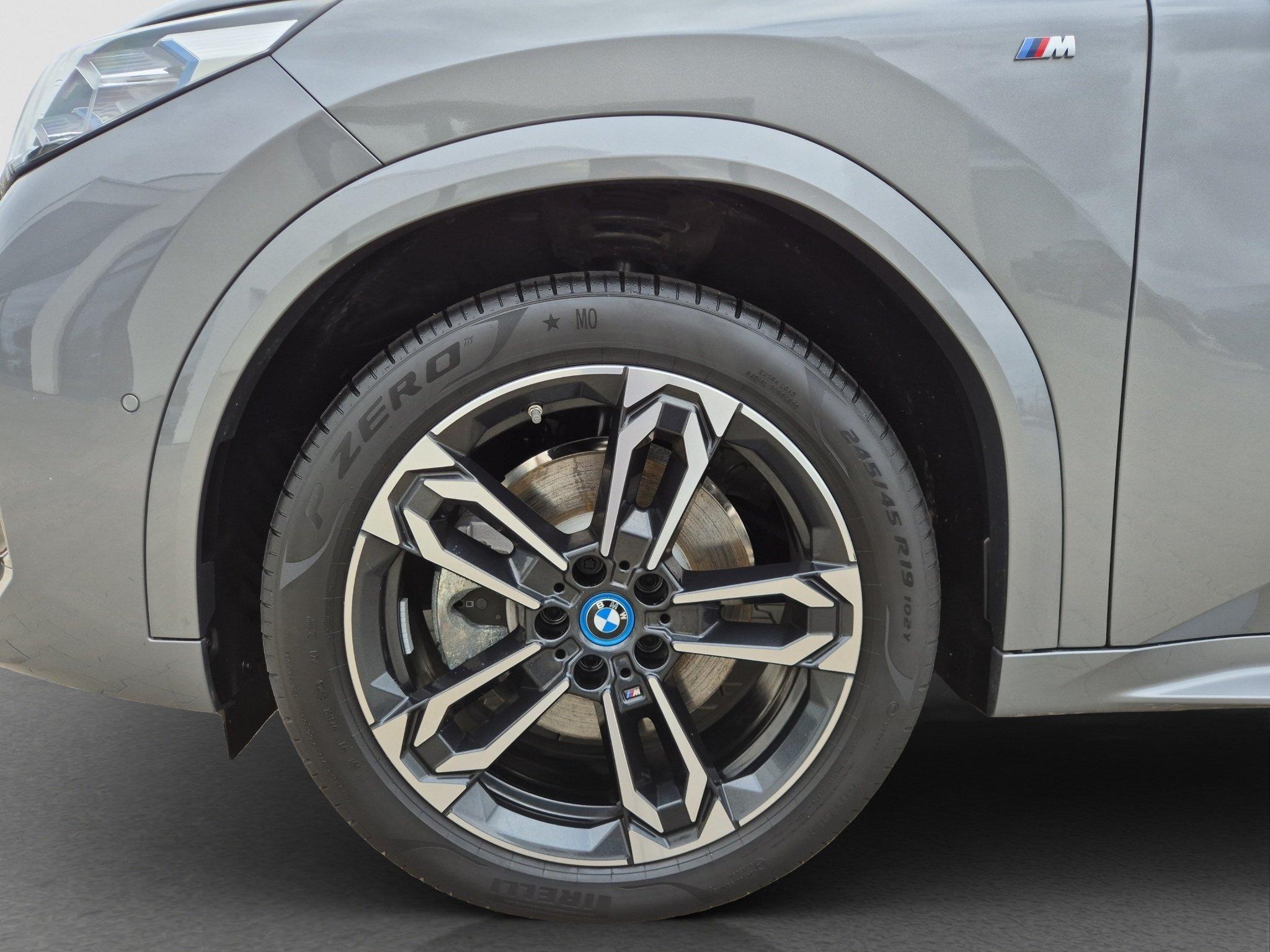 BMW iX2 xDrive30