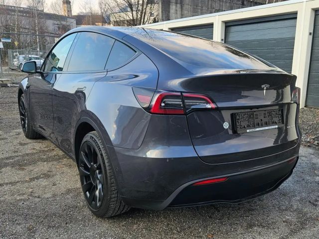Tesla Model Y AWD Performance