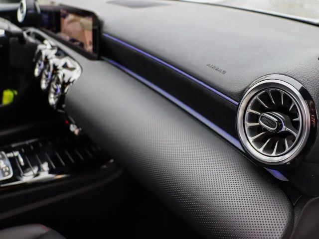 Mercedes-Benz A 250 A 250 e AMG Line