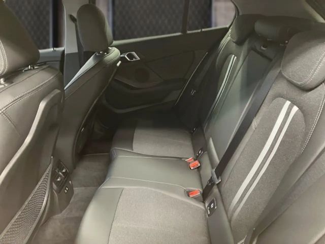 BMW 118 118i 5-deurs Sedan