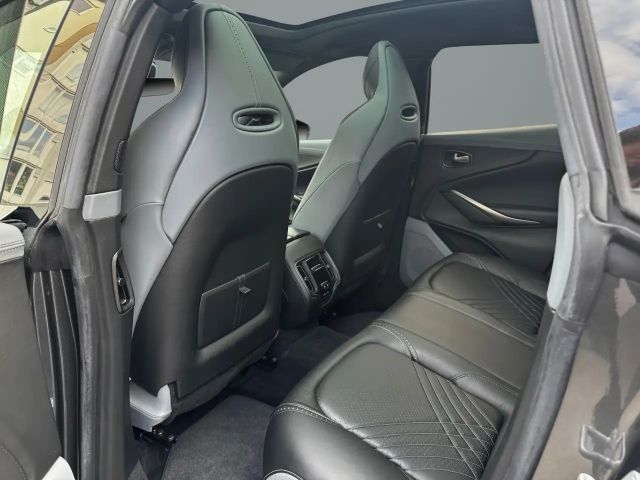 Aston Martin DBX V8