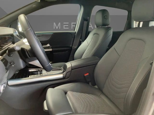 Mercedes-Benz B 220 4MATIC Progressive Sedan