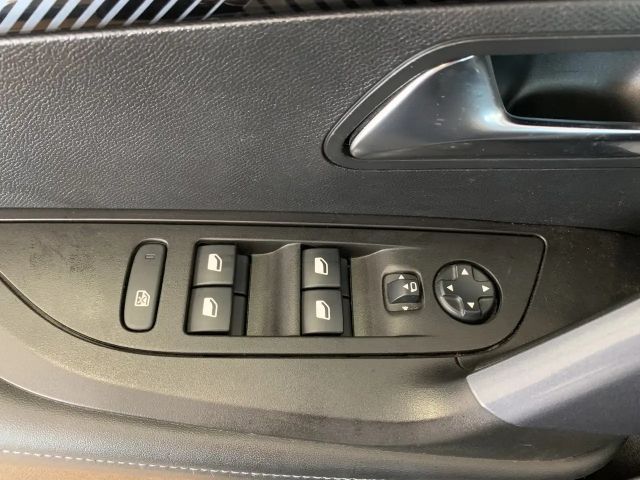 Peugeot E-2008 Allure Pack