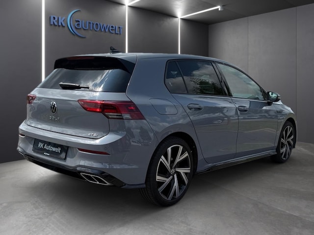Volkswagen Golf 1.5 eTSI Golf VIII R-Line
