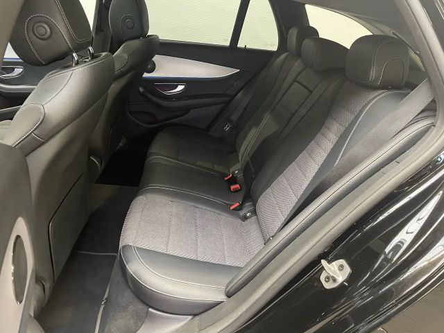 Mercedes-Benz E 200 AVANTGARDE E 200 d