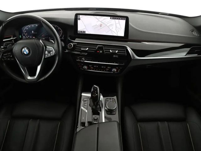 BMW 520 520d Luxury Line Touring xDrive
