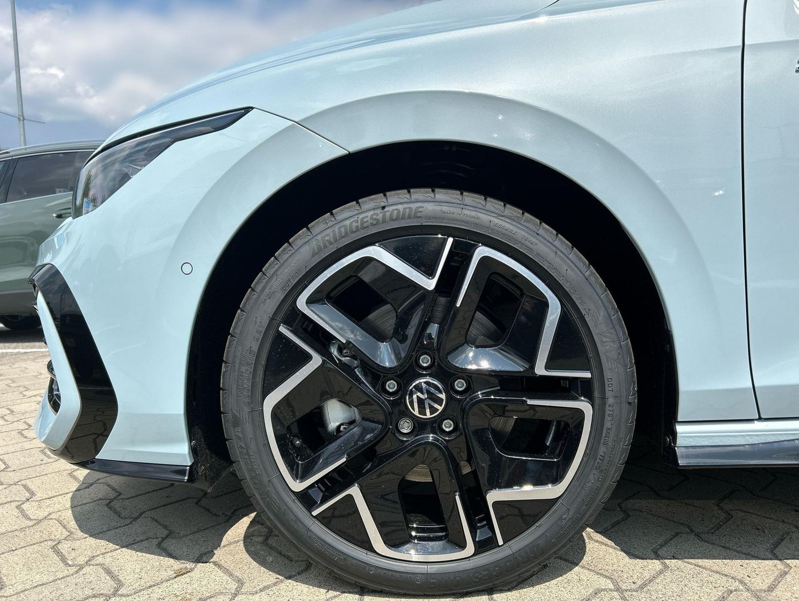 Volkswagen Golf 1.5 TSI DSG Golf VIII R-Line