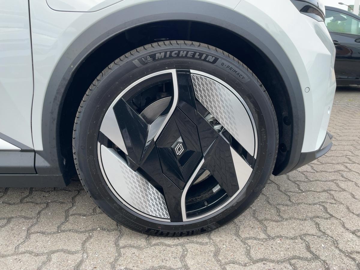 Renault Scenic E-Tech Iconic