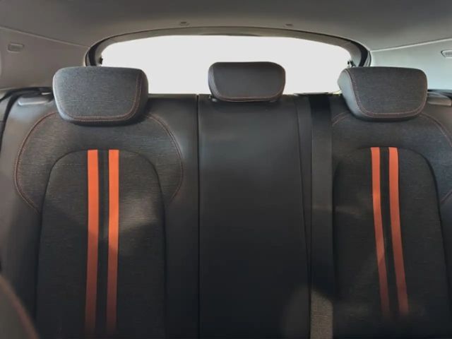 BMW 120 120d Sedan Sport Line