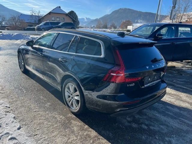 Volvo V60 Core Hybrid