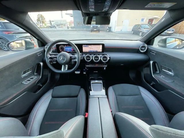 Mercedes-Benz A 180 AMG Line Premium