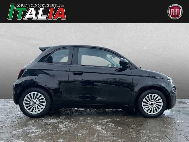 Fiat 500e Action