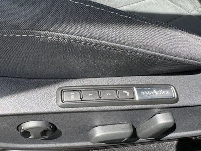 Volkswagen Golf Style Variant