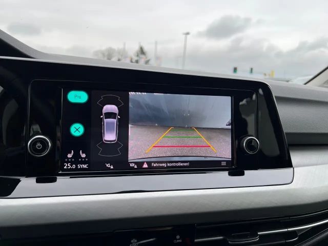 Volkswagen Golf Life Variant