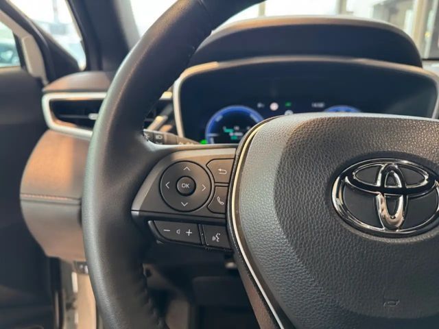 Toyota Corolla Cross Hybride Team D