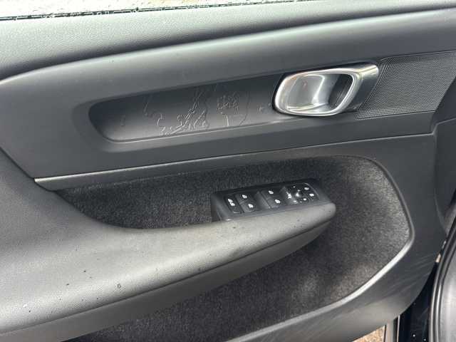 Volvo XC40 XC40 Navi LED Klima Standhzg Einparkhilfe el. Fenster